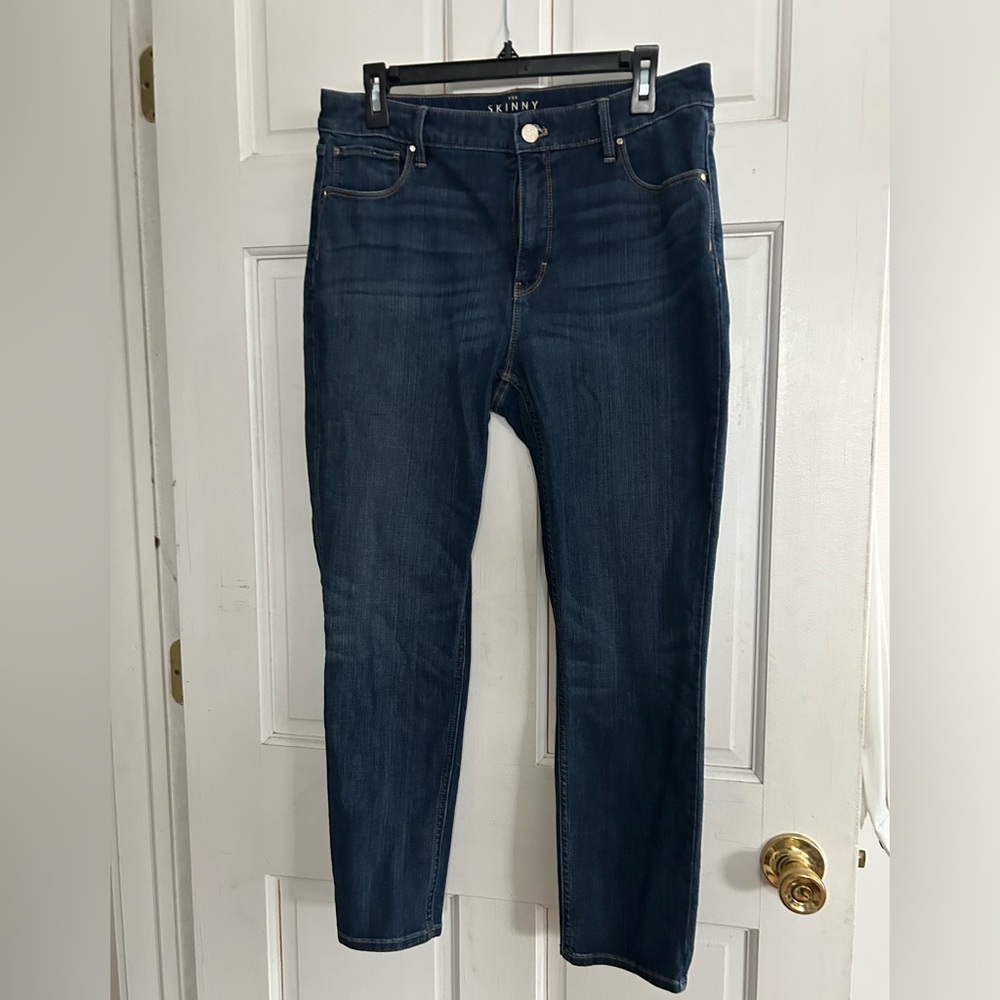 White House Black Market Dark Blue Skinny Crop Jeans. Cotton/Spandex. Size 10
